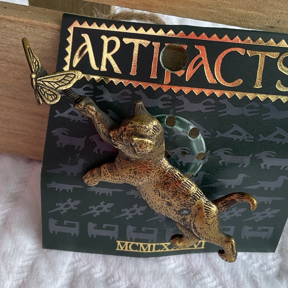NWT Artifacts Cat and Butterfly Brooch Antique Gold